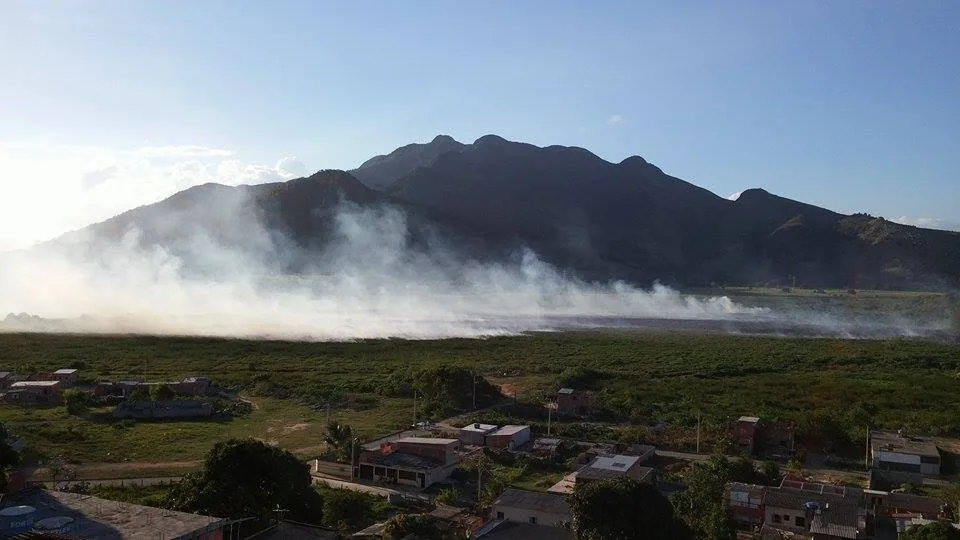 Além do pó preto, moradores da Grande Vitória agora também enfrentam fumaça misteriosa