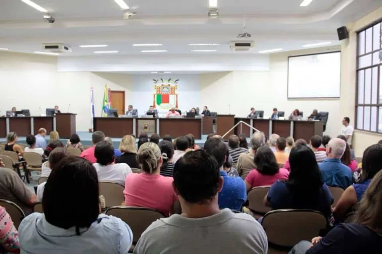 Câmara de Anchieta aprova corte de vale-alimentação dos servidores do município
