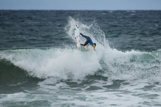 Gabriel Medina estreia com vitória na etapa do Rio