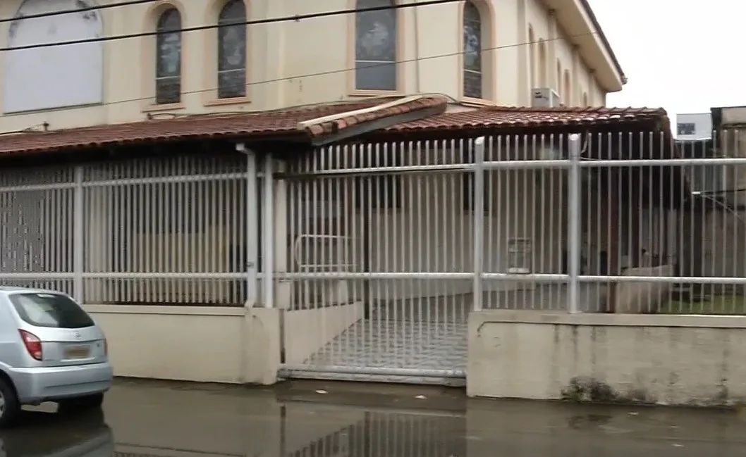 Igreja tem parte de uma porta furtada em Vila Velha