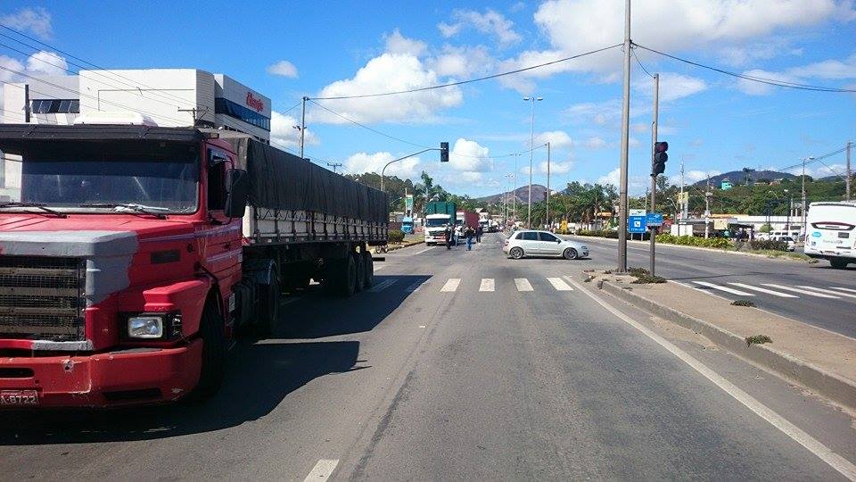 Caminhões terão horário especial de tráfego nas rodovias federais durante feriado no ES