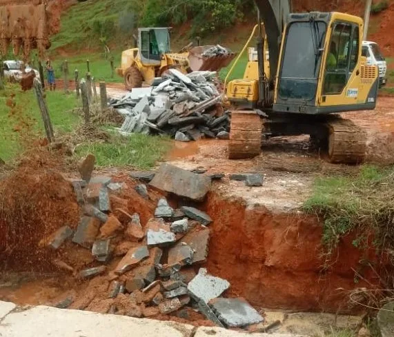 Comunidades do interior de Cachoeiro recebem serviços de limpeza