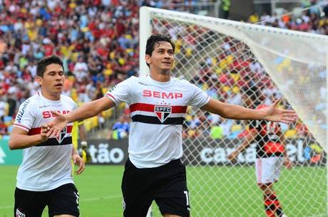 RIO DE JANEIRO,RJ,18//05/2014-CAMPEONATO BRASILEIRO-CAMPEONATO BRASILEIRO-FLAMENGO X SÃO PAULO – Paulo Henqque Ganso do São Paulo comemora o gol contra o flamengo na partida Flamengo x São Paulo,válida pela 5 rodada do campeonato brasileiro, na tarde deste domingo (18), no mararacanã, zona norte do Rio de Janeiro.(Foto: Marcelo Fonseca/Gazeta Press).