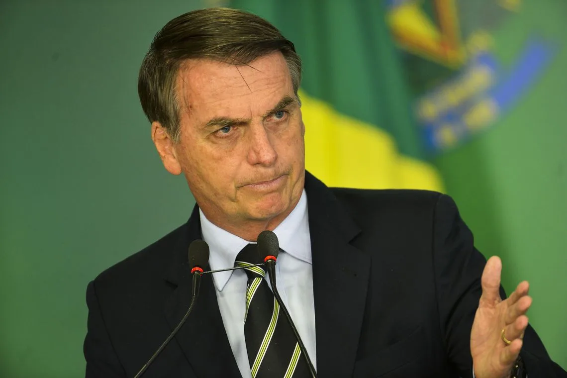 O presidente Jair Bolsonaro durante cerimônia de assinatura do decreto que flexibiliza a posse de armas no país.