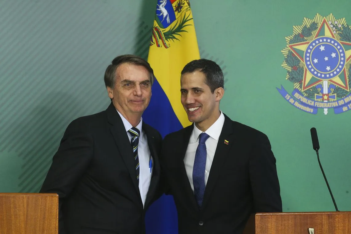 O presidente Jair Bolsonaro durante encontro com o autoproclamado presidente interino da Venezuela, Juan Guaidó, no Palácio do Planalto.