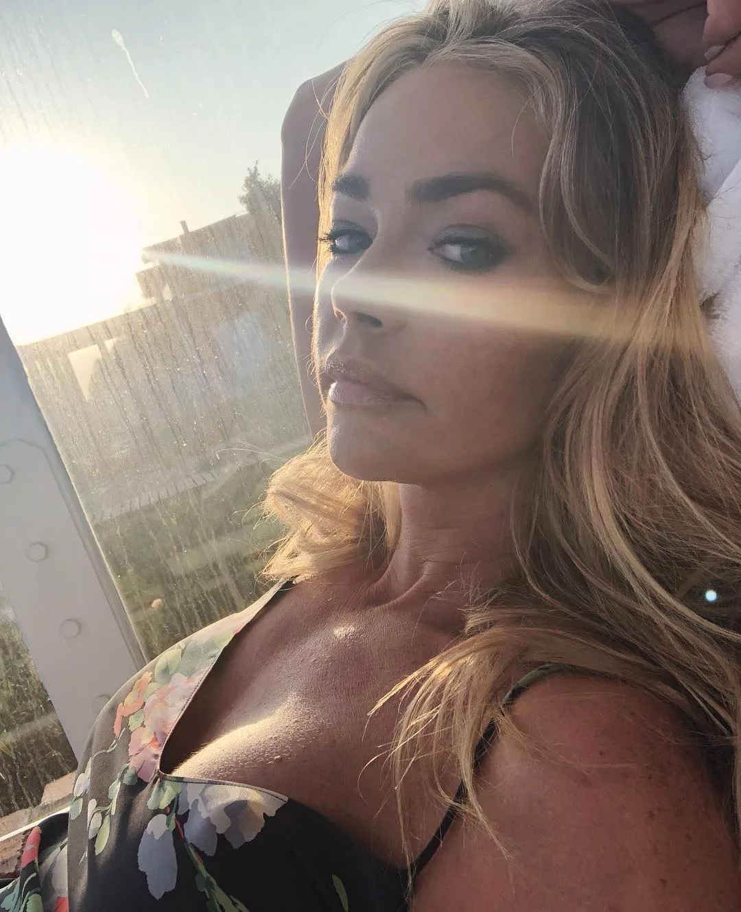 Denise Richards fala sobre deficiência da filha mais nova