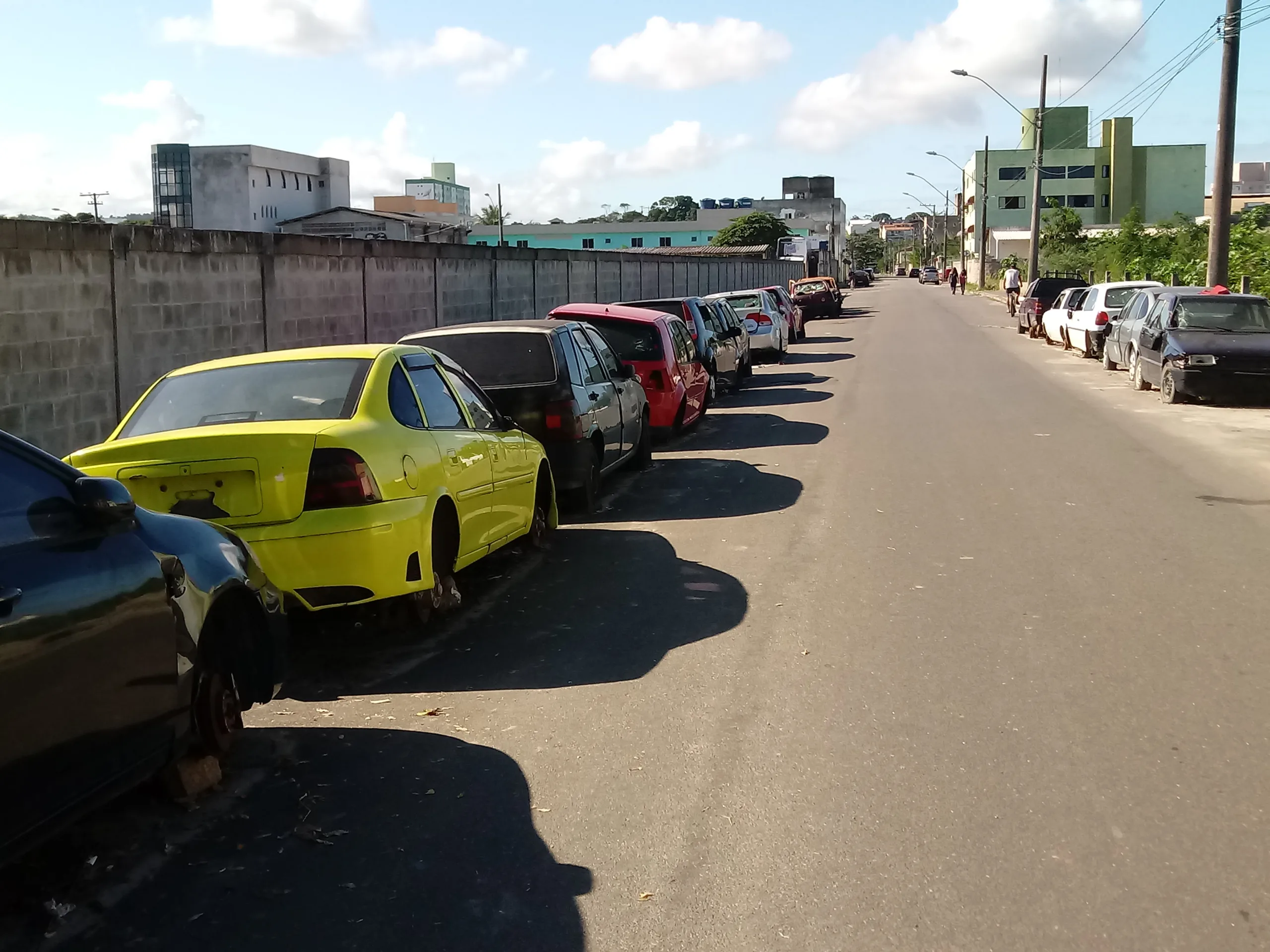 PC promete retirar veículos apreendidos das ruas da Praia do Morro em Guarapari