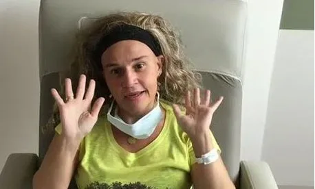 Cinco meses após transplante, Claudia Rodrigues fala sobre seu maior desejo: "Quero botar o pé na areia, nadar no mar"