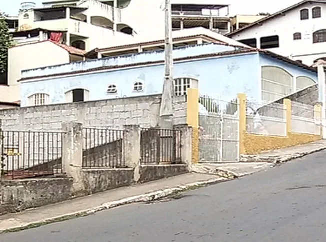 Homem é morto a tiros em cima de muro de policial em Cariacica