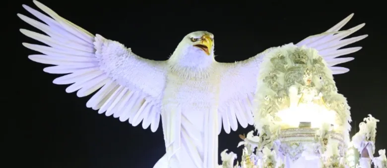 Portela, Beija-Flor e Tijuca se destacam na segunda noite de desfiles no Rio de Janeiro