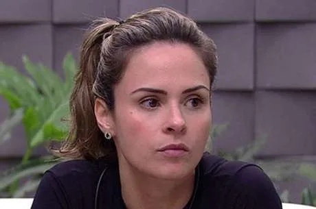 Ana Paula, do BBB 16, manda recado para seus haters: "Se for para criticar alguém, que me critiquem"