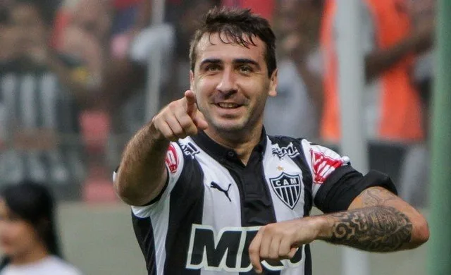 Com chegadas de Pratto e Borja, clubes brasileiros investem pesado em gringos