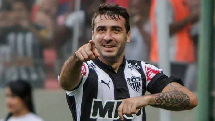 Com chegadas de Pratto e Borja, clubes brasileiros investem pesado em gringos