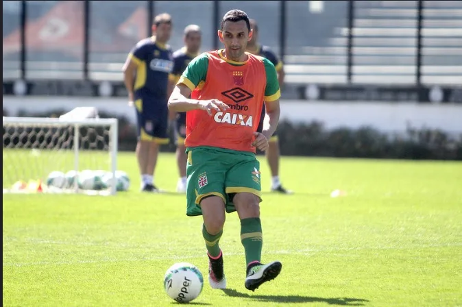 Rafael Marques celebra titularidade e destaca evolução do Vasco