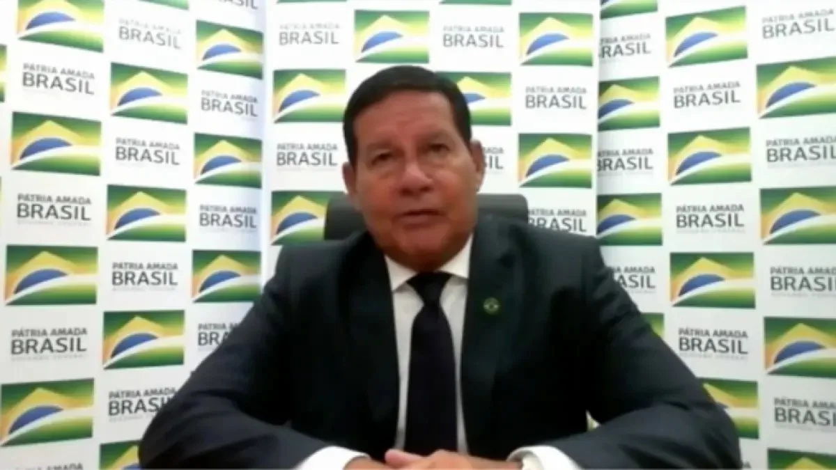 'Mandetta fez uma falta grave. Merecia cartão', diz Mourão