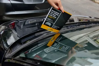 Campanha educativa na Rua Chapot Presvot na Praia do Canto sobre estacionamento rotativo