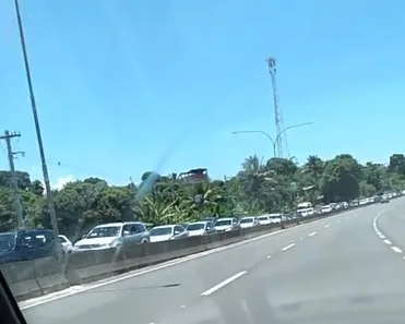 Moradores protestam na Rodosol e o trânsito fica lento na região