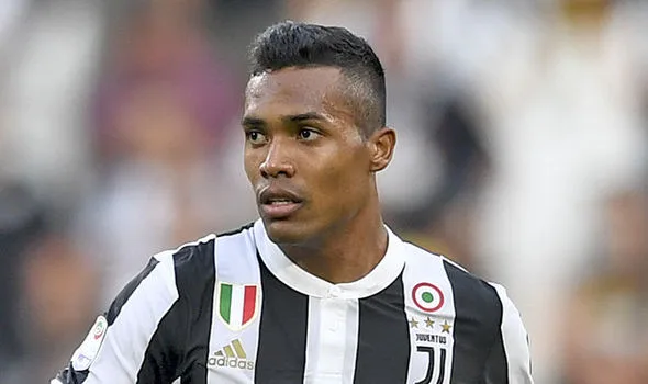 Especulado no Real Madrid, Alex Sandro renova vínculo com a Juventus até 2023