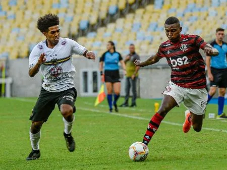 Flamengo revela receita de R$ 1 milhão com transmissão e promete reembolso após falhas