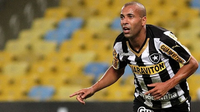 Bahia bate Botafogo; Emerson diz: "CBF é uma vergonha"