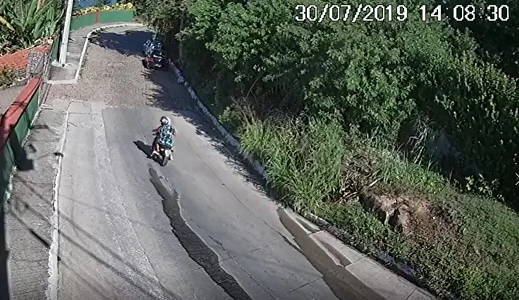 VÍDEO | Turistas são assaltados em plena luz do dia no Morro do Moreno