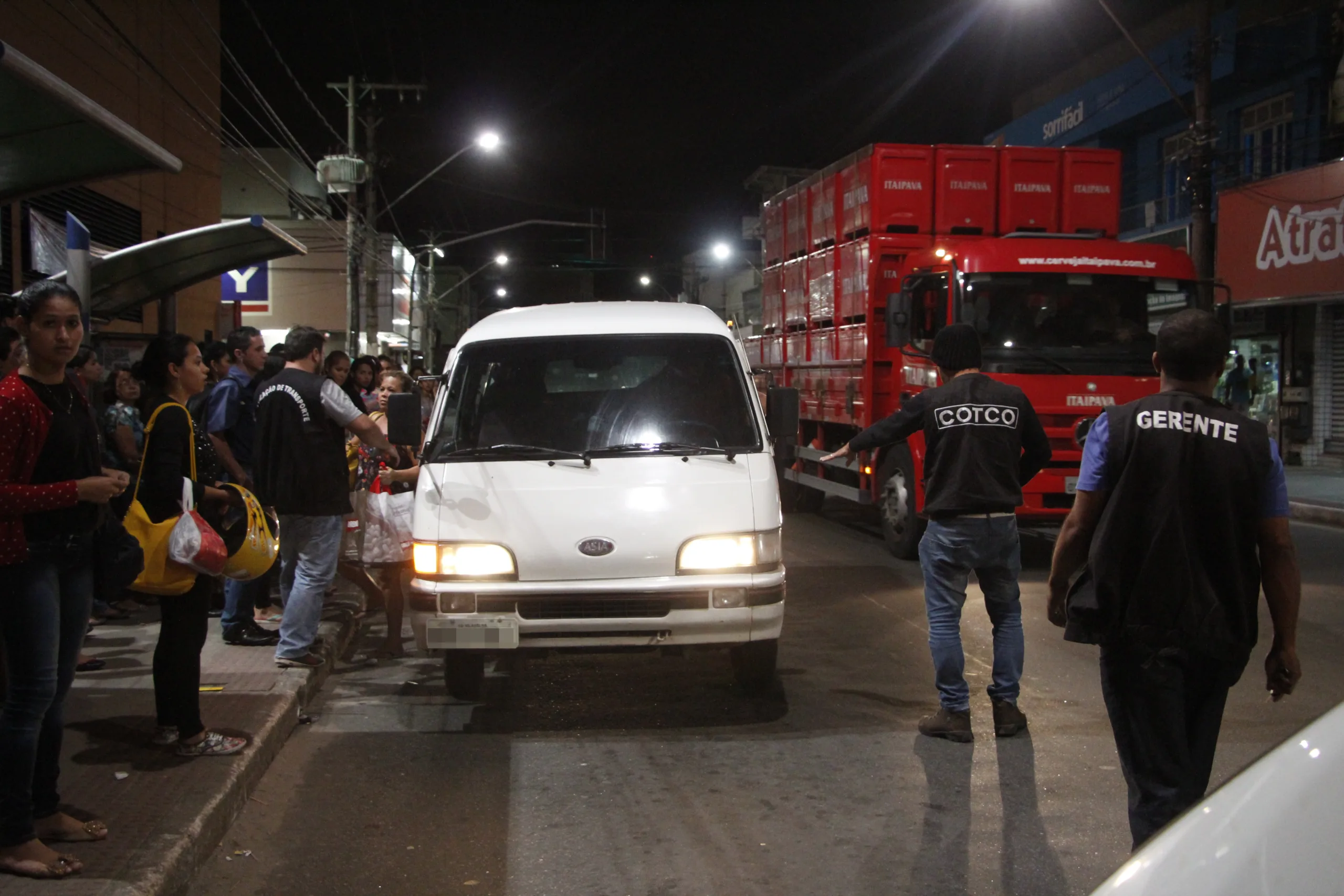 Seis vans clandestinas são multadas durante fiscalização em Vila Velha