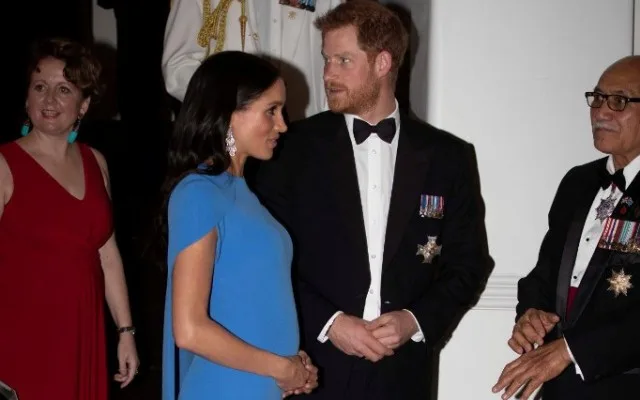 Meghan Markle e príncipe Harry estão à espera de um menino