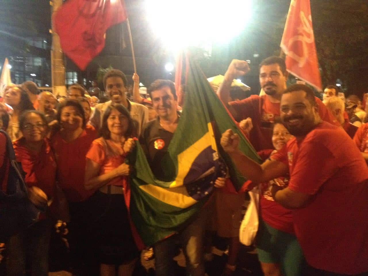 Políticos do PT capixabas protestam contra impeachment de Dilma