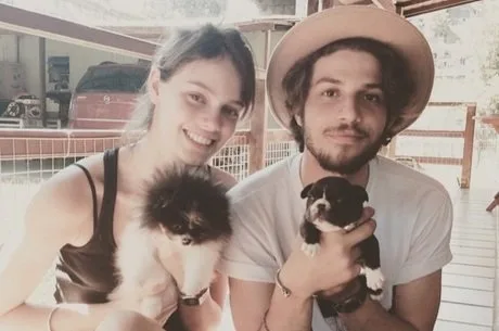 Chay Suede e Laura Neiva terminam namoro de 8 meses