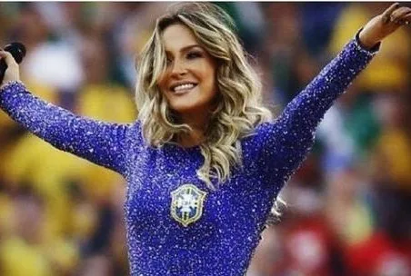 Claudia Leitte desmente boatos de que ganhou cachê milionário para show na Copa 2014