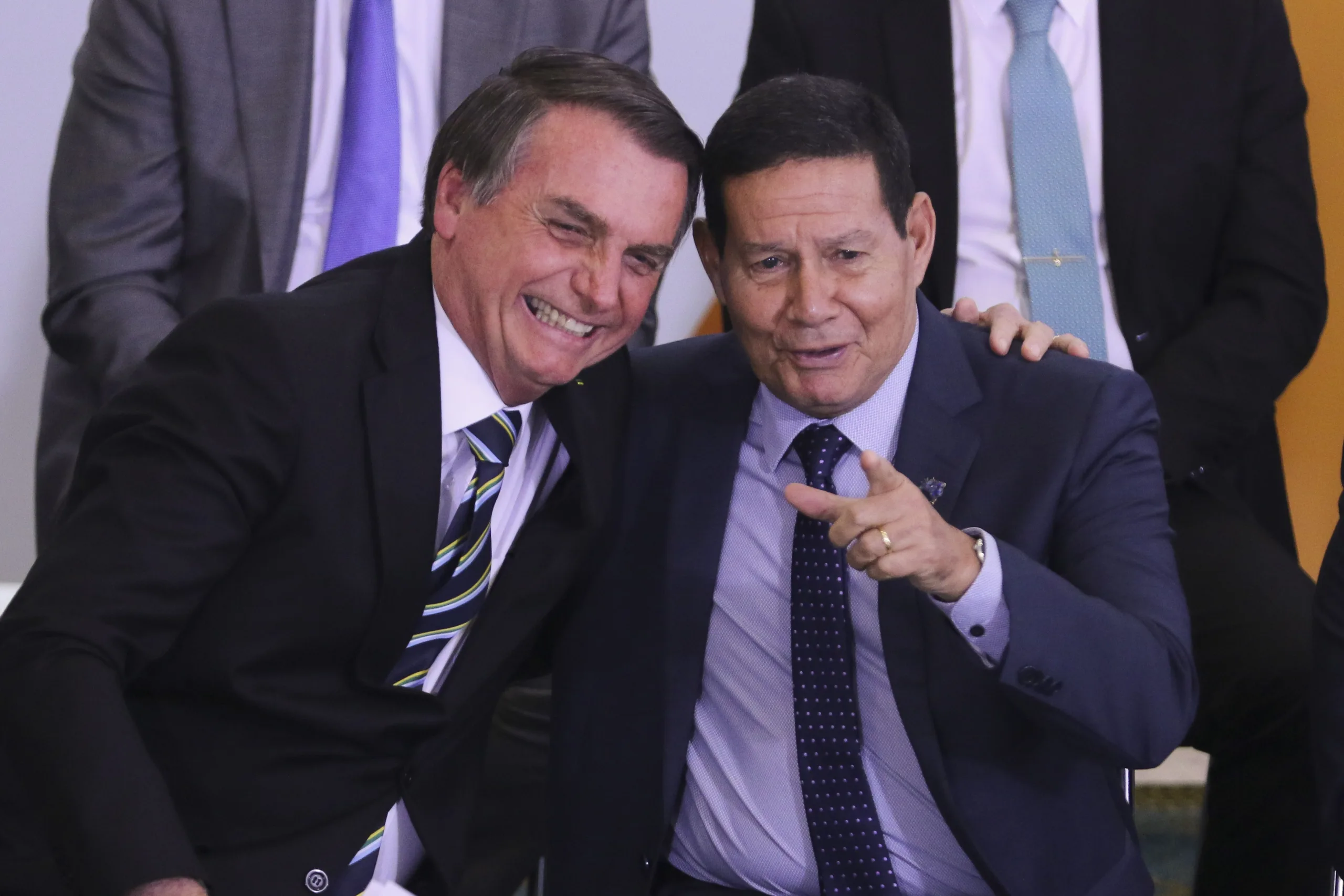 O presidente Jair Bolsonaro e o vice-presidente Hamilton Mourão participam da cerimônia alusiva aos 200 dias de governo, no Palácio do Planalto.