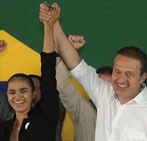 ARTE CAMPOS1 BSB DF EDUARDO CAMPOS/MARINA SILVA NACIONAL O governador de Pernambuco e pre candidato a presidencia da Republica, Eduardo Campos com a pre candidata, Marina Silva para fechar acordo de alianca politica para 2014. 05/10/2013. FOTO:DIDA SAMPAIO/ESTADAO