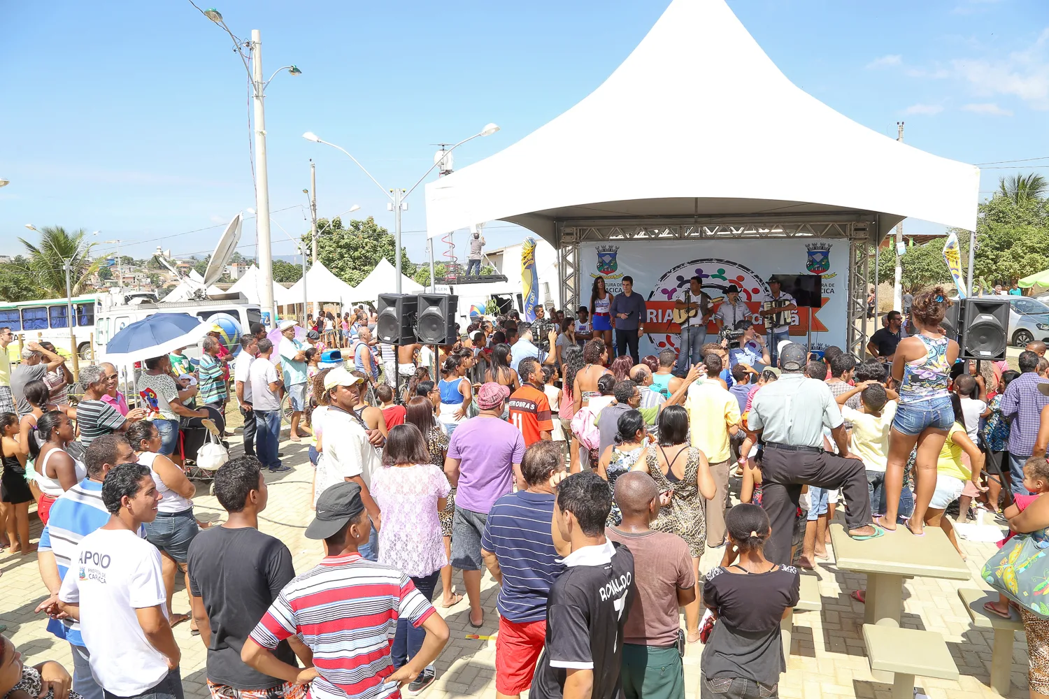 Balanço nos Bairros: Amaro apresenta programa ao vivo em Cariacica e Camargão encara até pula-pula