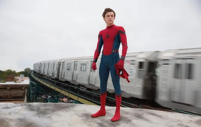 Em SP, Tom Holland fala sobre o novo Homem-Aranha