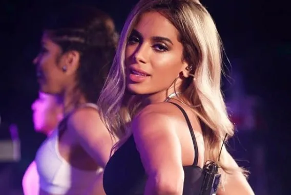 Anitta rouba a cena em megaevento sobre Brasil em Harvard