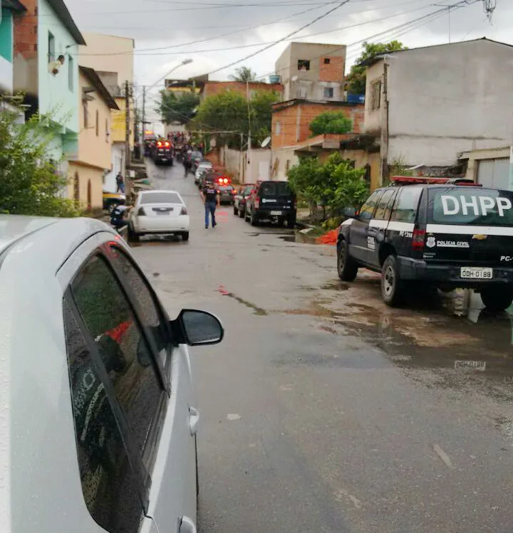 Policial civil é baleado em tiroteio durante investigação na Serra