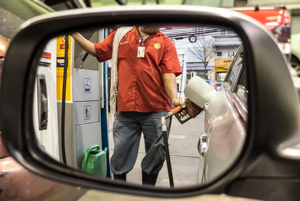 Petrobras anuncia alta de 0,5% no preço da gasolina e queda de 2,9% no diesel