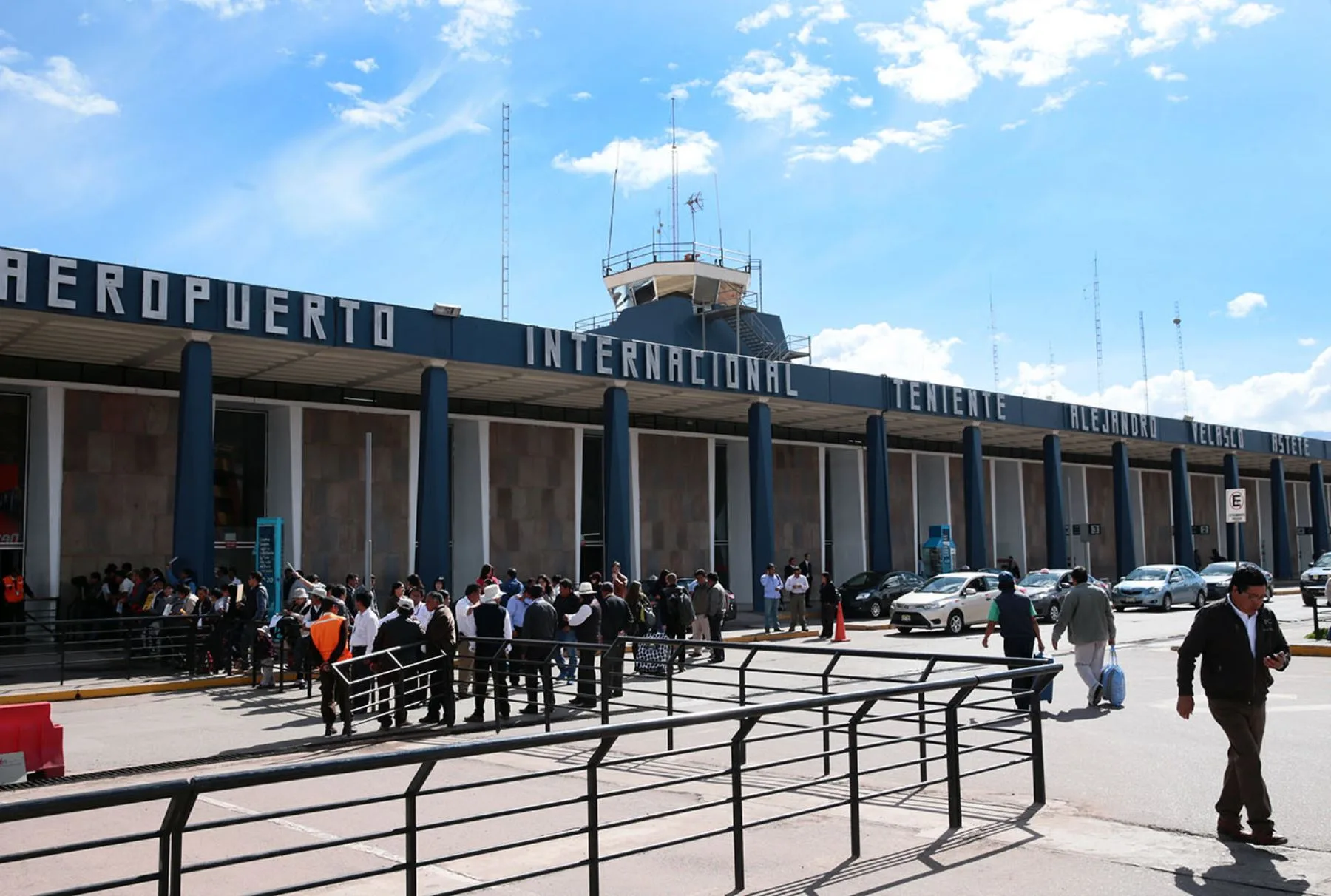 Peru volta a se confinar e veta viagens do Brasil por segunda onda de covid-19