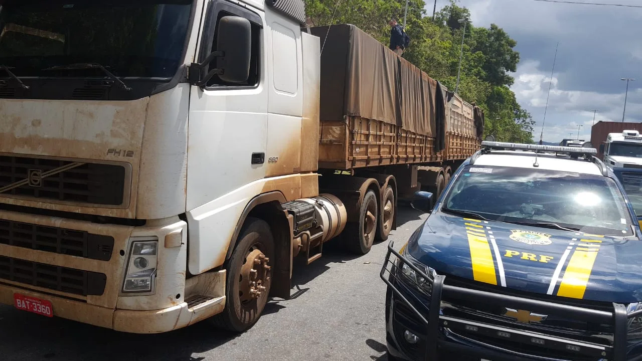 Mais de 400 mil cigarros contrabandeados são apreendidos em Marechal Floriano