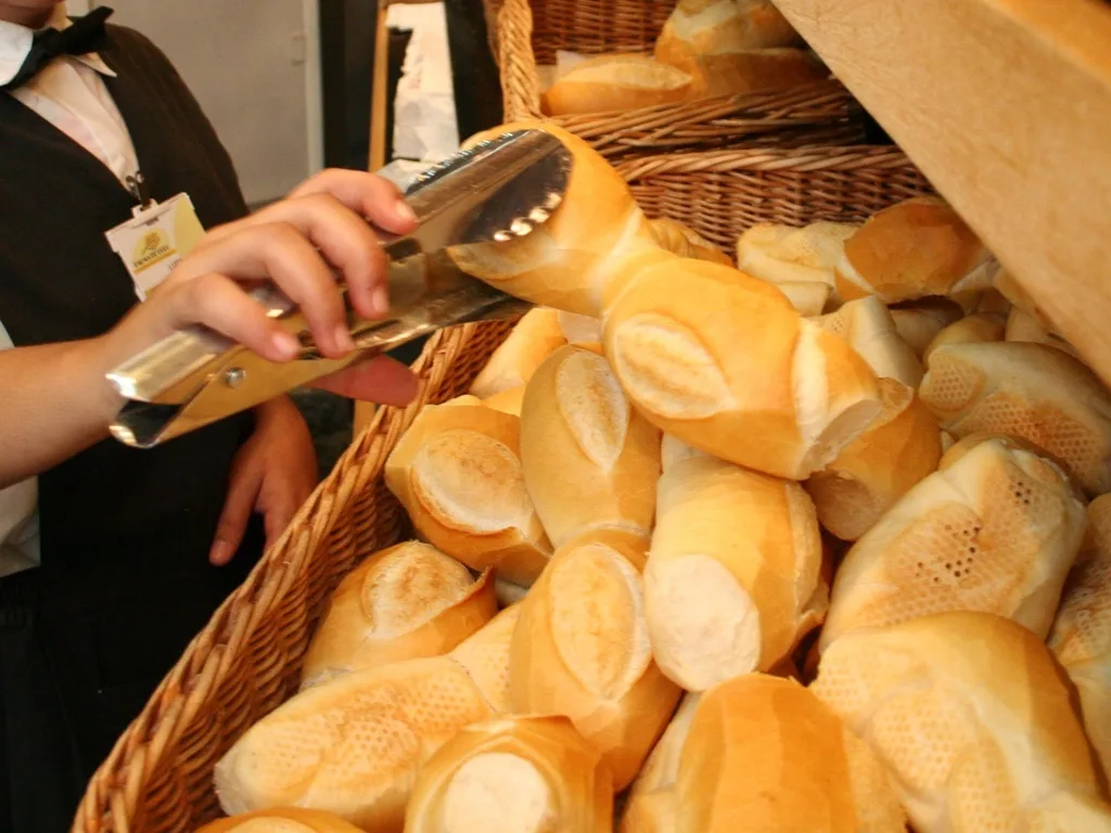 Circuito do Trigo troca óleo usado e garrafas plásticas por pães em Cachoeiro