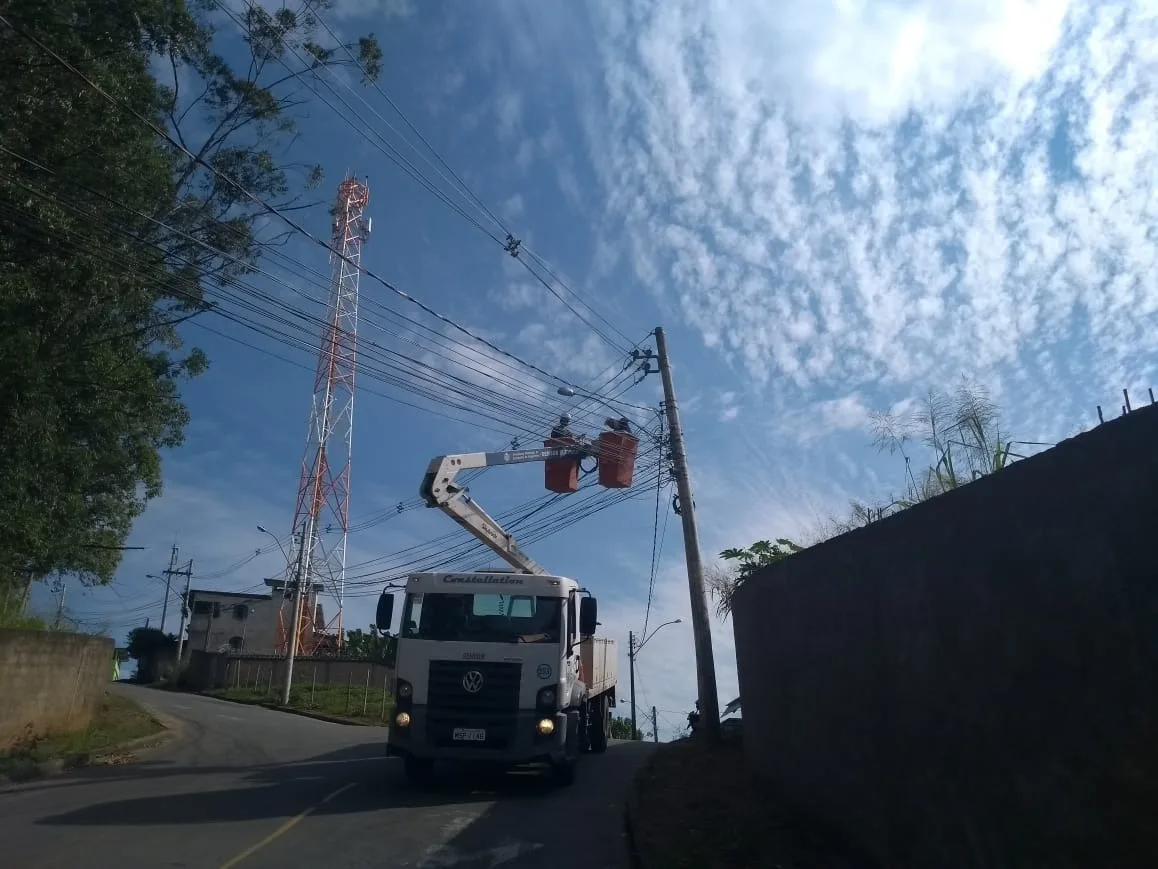 Bairros recebem serviços de limpeza e manutenção de iluminação em Cachoeiro