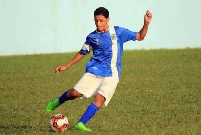 Adolescente morto por bala perdida sonhava em ser jogador de futebol