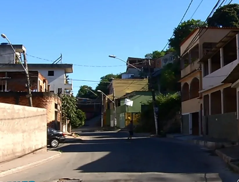 Equipe da TV Vitória/Record percorre bairro em que PM foi morto e retrata medo e insegurança