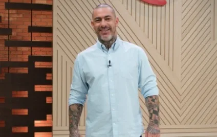 Com pedra no rim, Henrique Fogaça desfalca MasterChef Brasil e Paola e Jacquin decidem eliminar Fernando