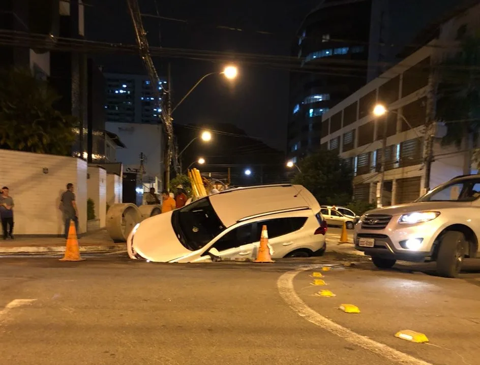 Prefeitura de Vitória multa Cesan por obra na Praia do Canto