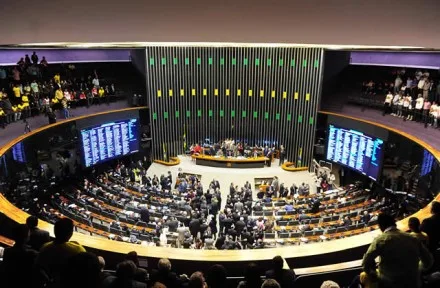 Cresce disputa por mandato de deputado federal