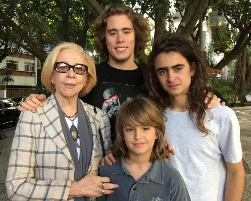 Fernanda Montenegro posta foto com os netos e a internet surta