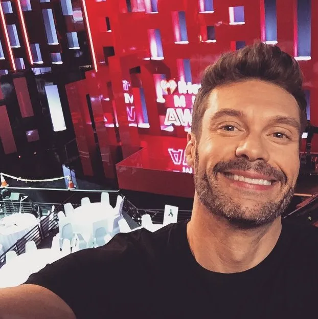 Ryan Seacrest perde American Idol, mas conquista nova namorada