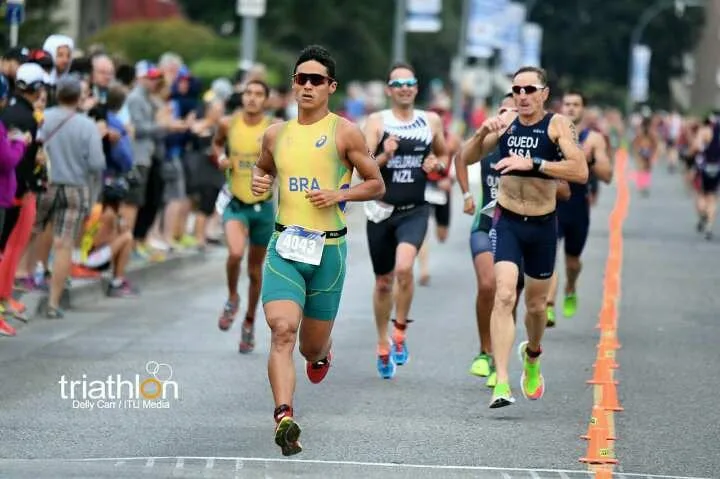 Bombeiro de Cachoeiro conquista vice-campeonato Mundial de Aquathlon no Canadá