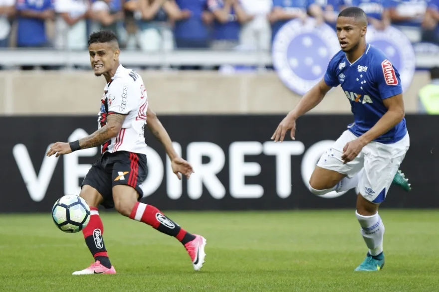 Cheio de desfalques, Flamengo encara o Cruzeiro de olho em vaga na Libertadores